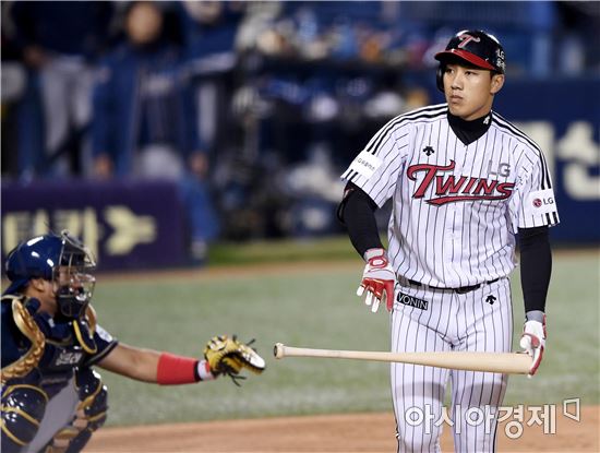 [포토]채은성, '밀어내기 볼넷으로 선취 타점!'