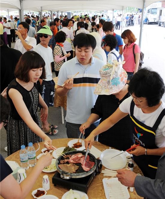 함평군 국향대전서 함평천지한우 시식행사 개최