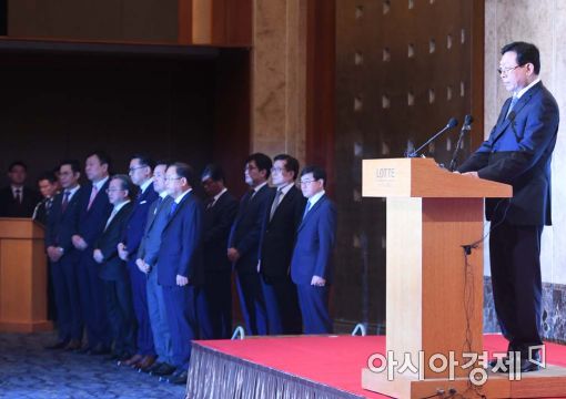 신동빈 회장, 이달 중순 귀국…그룹사장단 회의 연다