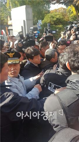 [백남기 부검 영장 집행]경찰-시민 서울대병원 장례식장 앞 대치