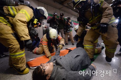 [포토]'지하철 화재 대응 훈련'