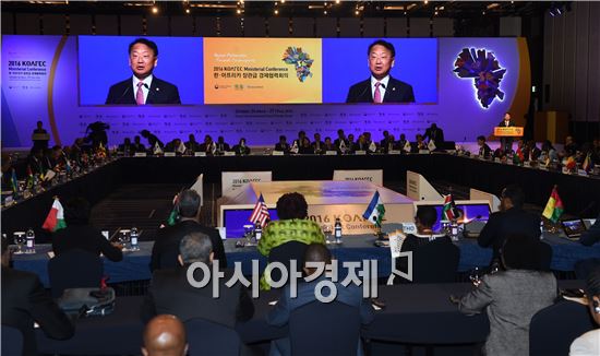 정부, 2년간 아프리카 61개 사업에 50억달러 지원.."한국 배우겠다"