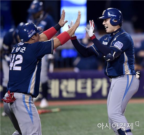 [포토]김성욱, '추가 투런포 환희'