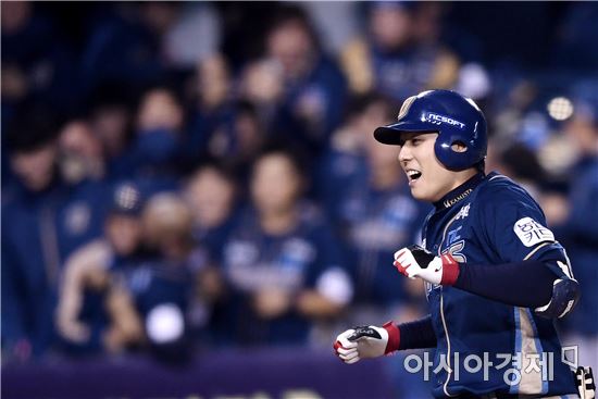 [포토]김성욱, '개인 첫 포스트시즌 홈런'