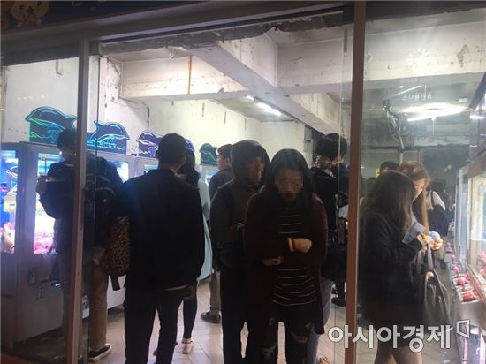 혼자족 퇴근길의 新놀이터 '뽑기방'이 떴다