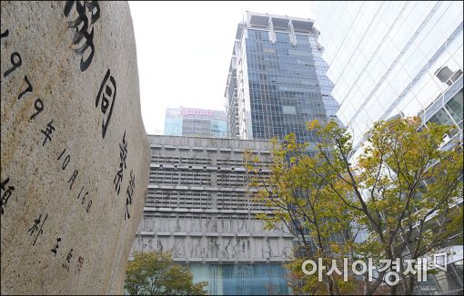 [포토]전경련 앞에 놓인 박정희 대통령 휘호비