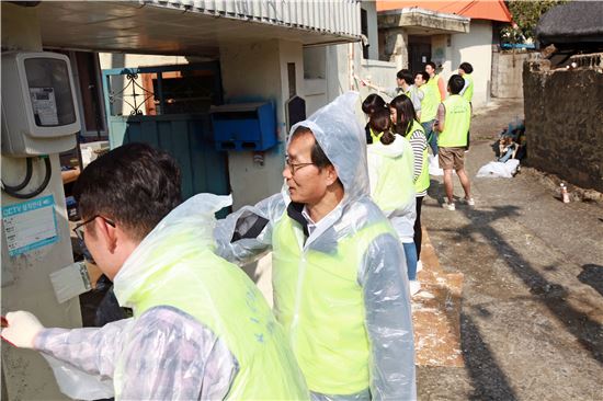 산단공, 장애인가정 노후주택 보수 봉사활동
