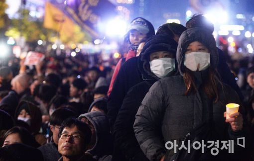 [포토]'밤을 잊은 성난 시민들'