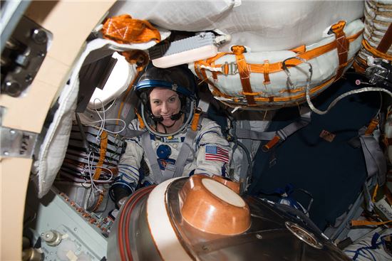 ▲케이르 루빈스 우주비행사가 지구로 돌아오기 직전 찍은 사진.[사진제공=NASA]