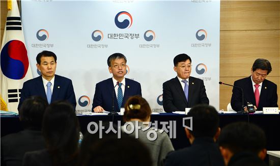 [일문일답]정부 "조선 '2강체제' 논의한바 없다…한진해운 추가매각 논의있을 것"