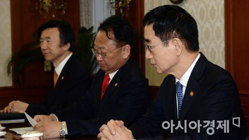 [포토]심각한 부총리협의회