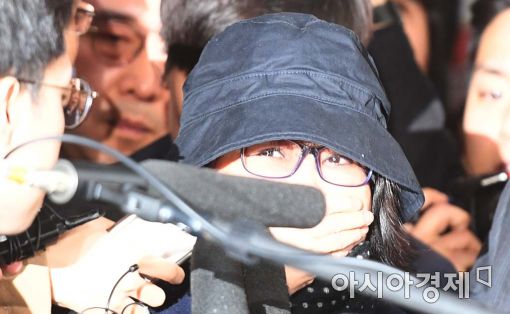 지난달 31일 검찰에 출두하는 최순실씨, 사진=아시아경제DB