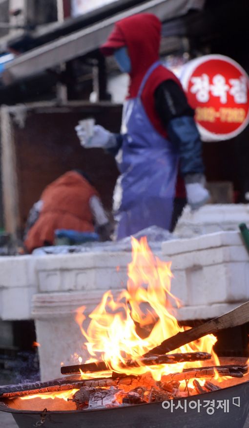 [포토]'춥다 추워' 불 지핀 시장