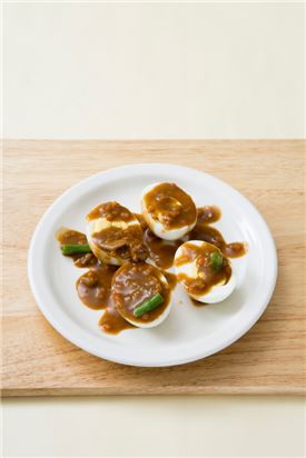 「오늘의 레시피」카레소스를 곁들인 달걀