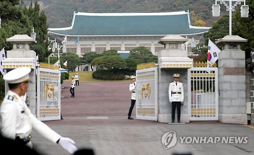 최순실에 뚫린 청와대…"대통령이 나서야 사태 풀린다"