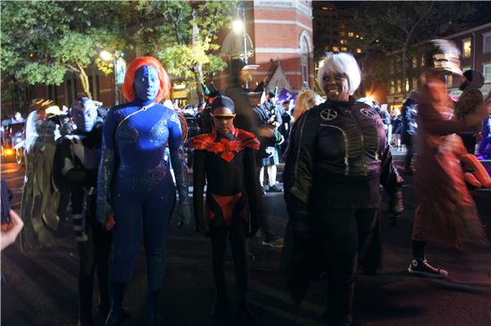 핼러윈 맞은 맨해튼 "5만명의 좀비가 나타났다"