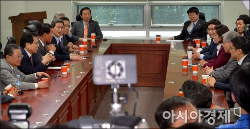 [포토]긴급 회동 갖는 새누리당 중진의원들