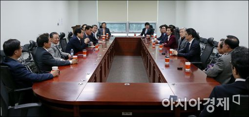 [포토]새누리당 중진의원들, 긴급회동