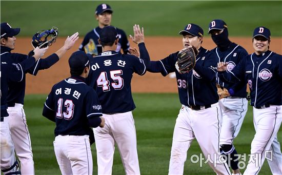 [포토]두산, '통합우승까지 1승 남았어'