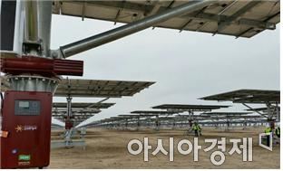 전남 순천의 대표적 향토기업 ㈜파루(대표 강문식)가 2일부터 광주 김대중컨벤션센터에서 개최된 ‘빛가람 국제전력신기술전(BIXPO)’과 오는 8일 일산 킨텍스에서 열리는 ‘대한민국에너지대전(Korea Energy Show)’에 참가한다. ㈜파루에서 고안한 태양광  양축시스템은 태양의 고도를 실시간 추적해 가는 방식으로 고정식에 비해 약 30% 높은 효율을 보이고 있다.