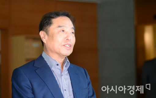 10년 前 '버릇없는 정권' '코드 인사' '비리 백화점'…2016년 11월 "난제 극복할 적임자"