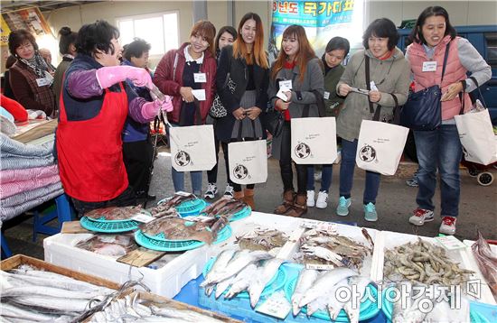 [포토]광주시 북구, 다문화가정 전통시장 장보기 체험