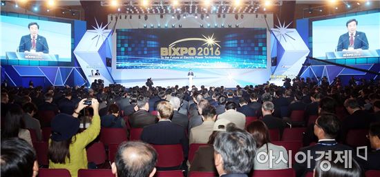 [포토]이낙연 전남지사,국제 전력기술 빅스포(BIXPO) 개막식 참석