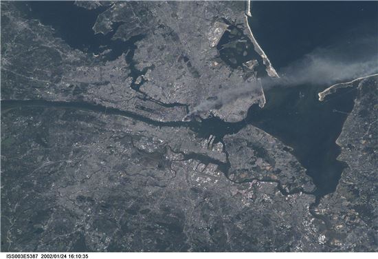 ▲2001년 9월11일 발생한 WTC 테러. 당시 상황이 ISS에서도 포착됐다.[사진제공=NASA]