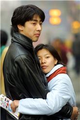 中 신혼부부 40% "혼전동거 커플"