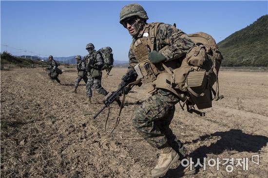 북 피난민 수용훈련 첫 실시… 아프가니스탄 참전 미군도 참가