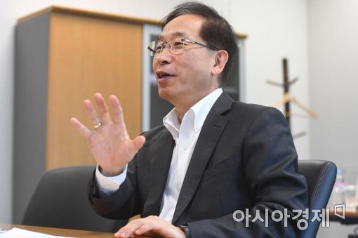 [아시아초대석] "삼성의 1.5조 획기적 지원…성과·인기보다 창의성 승부"