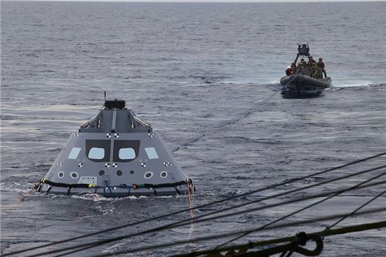 ▲오리온 우주선의 승무원 모듈에 대한 '회복 실험'이 태평양에서 이뤄졌다.[사진제공=NASA]
