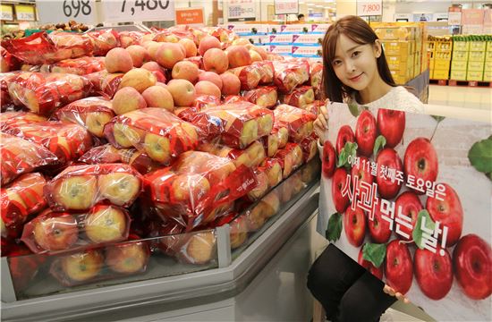 이마트 "11월 첫 주 토요일은 애플데이"…원가 이하 판매