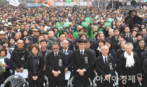 故 백남기 영결식 시민 1만5000명 몰려…"고인 뜻 잊지 않겠다"