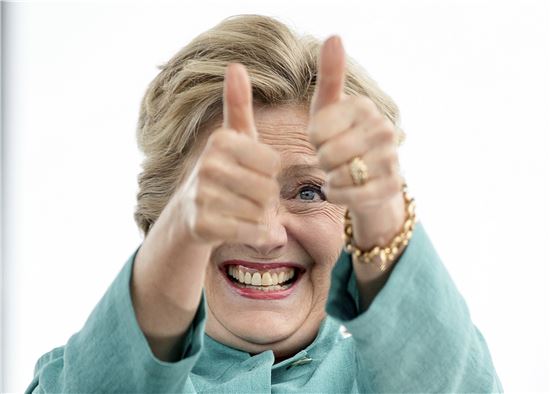 힐러리, “겸허하게 투표 임했다”‥빌 클린턴과 함께 투표