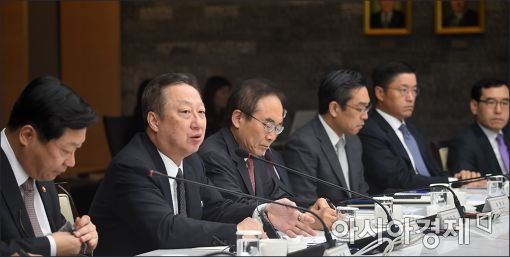 [포토]발언하는 박용만 회장