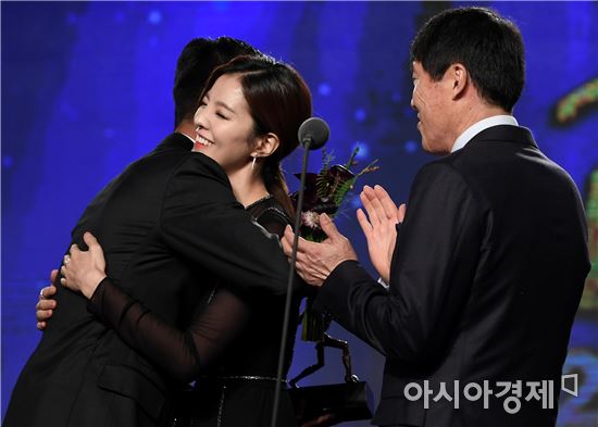 [포토]김성은, '오늘만큼은 가장 행복한 아내'