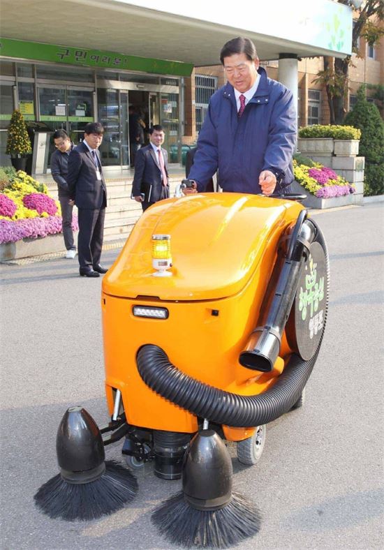 영등포구, 서울시 최초로 로봇이 청소한다