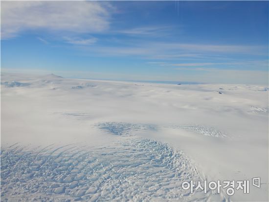 [남극을 읽다]남극 상공을 날다