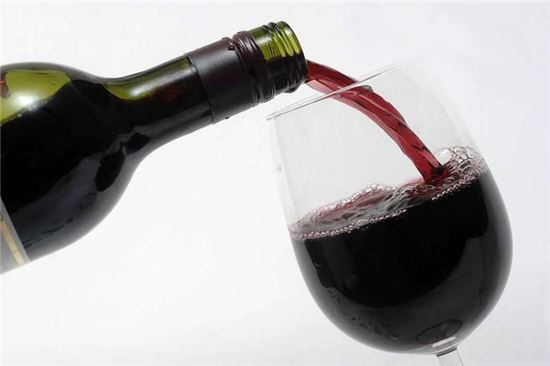 <남경화의 와인으로 세상보기> 병 대신 잔 '바이더글라스' 