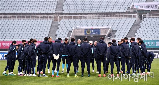 [포토]축구대표팀, '비와도 훈련합니다' 