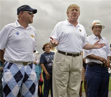 존 댈리(왼쪽)와 도널드 트럼프 미국 대통령 당선인. 사진=골프다이제스트