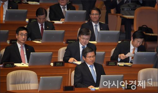 [포토]침울한 국무위원