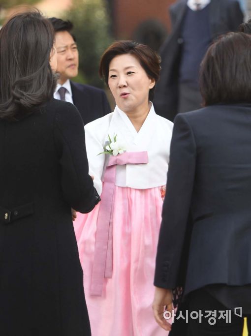 [포토]손님들 맞이하는 정성이 이노션 고문 