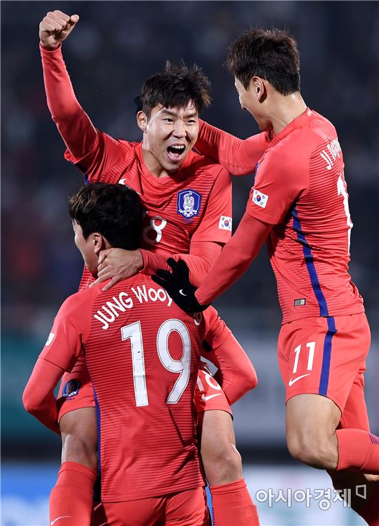 '김보경-이정협 골' 한국, 캐나다에 2-0 승리