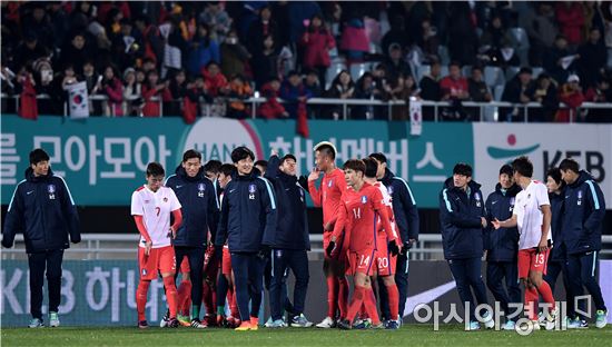 [포토]2-0 승리의 기쁨 나누는 축구대표팀