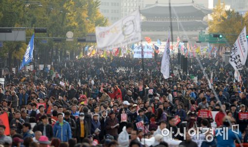 [11·12 촛불집회]주최측 "오후5시 현재 55만명"…"모이자 100만, 가자 청와대로"(상보)