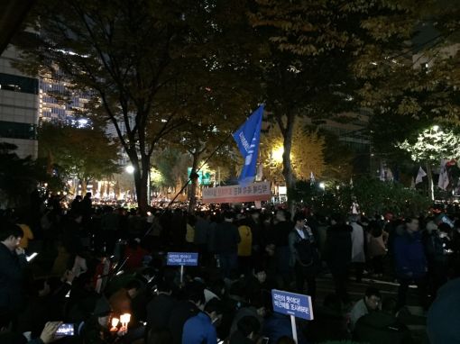서울 무교동 일대의 집회 참가자들 / 사진=오상도 기자