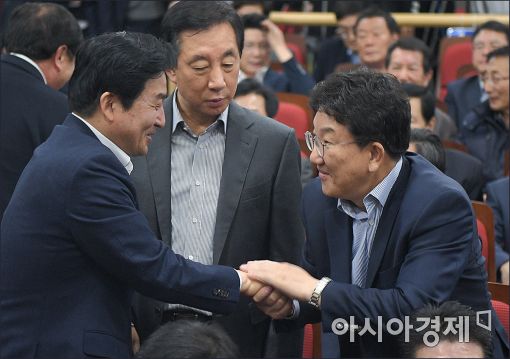 [포토]인사 나누는 원희룡·권선동