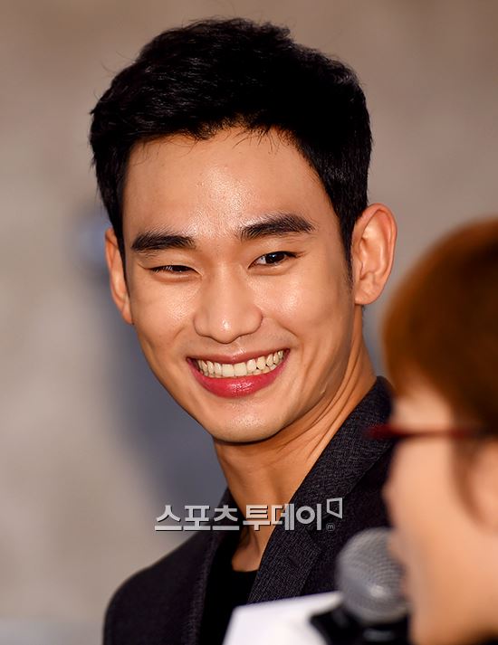 김수현 1위, 벚꽃놀이 즐기고픈 스타…2위는 누구?